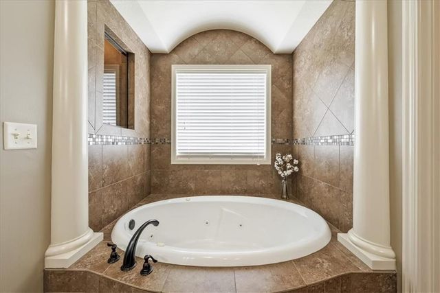 1224 Kingsland Circle, Raymore, MO 64083
