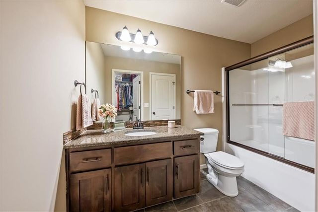 1224 Kingsland Circle, Raymore, MO 64083