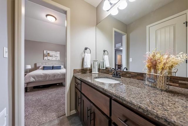 1224 Kingsland Circle, Raymore, MO 64083