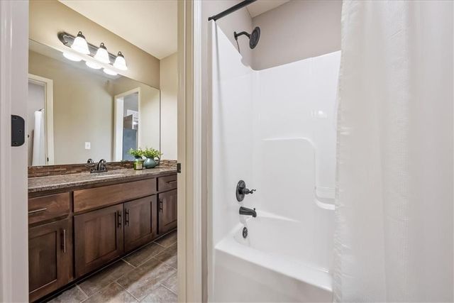 1224 Kingsland Circle, Raymore, MO 64083