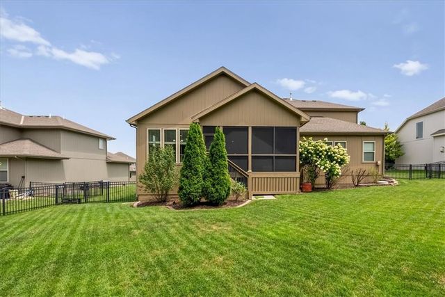 1224 Kingsland Circle, Raymore, MO 64083