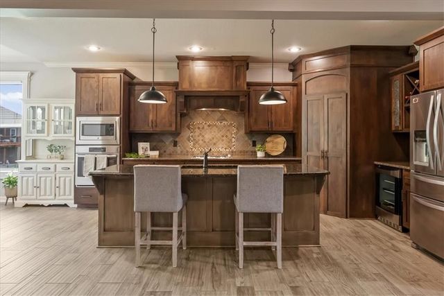 1224 Kingsland Circle, Raymore, MO 64083