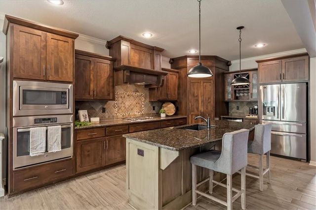 1224 Kingsland Circle, Raymore, MO 64083