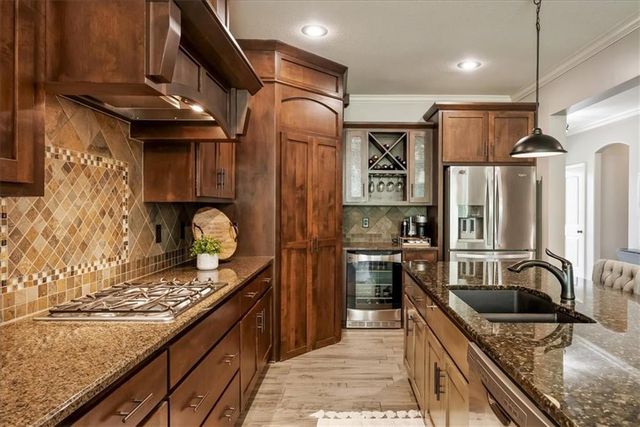 1224 Kingsland Circle, Raymore, MO 64083