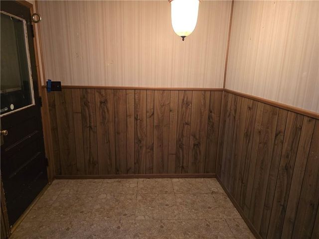 4927 Edgehill Drive, Kansas City, KS 66106