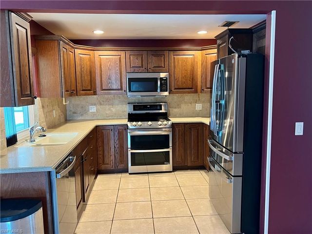 1158 SE 32nd ST, Cape Coral, FL 33904