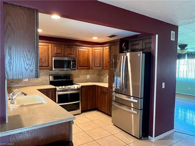 1158 SE 32nd ST, Cape Coral, FL 33904