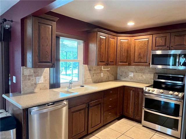 1158 SE 32nd ST, Cape Coral, FL 33904