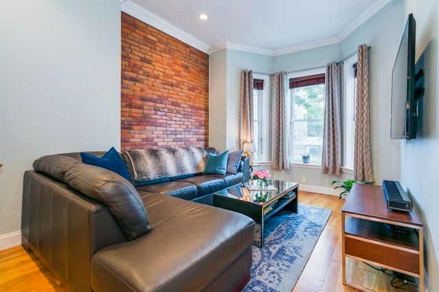 695 E 8th St 1, Boston, MA 02127