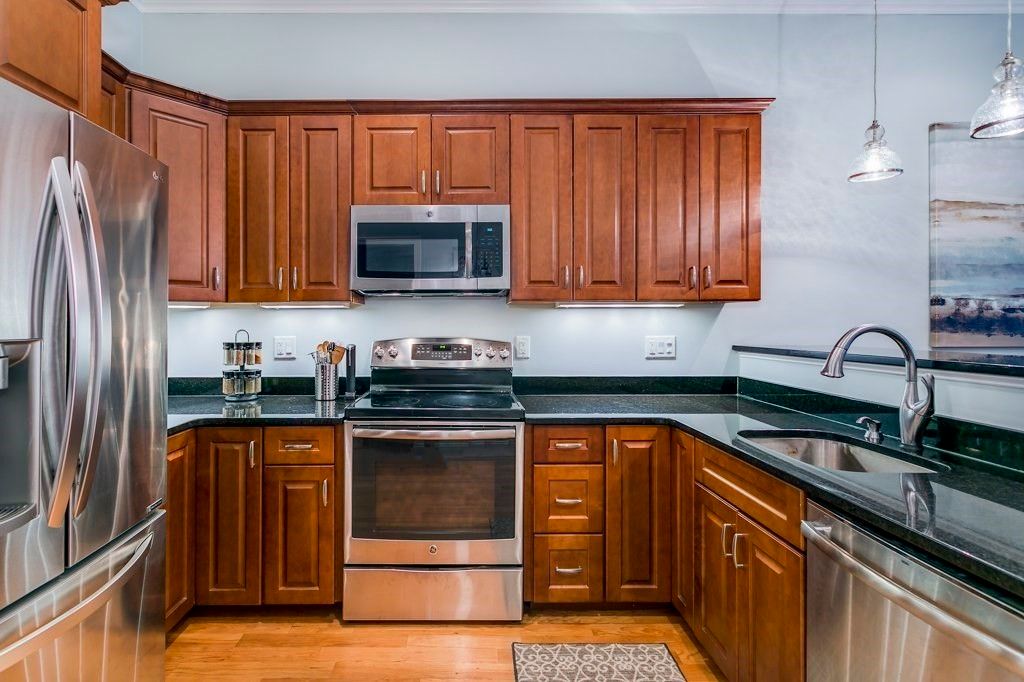 695 E 8th St 1, Boston, MA 02127