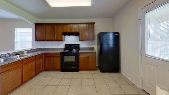 411 Quail Hollow DR, Hutto, TX 78634