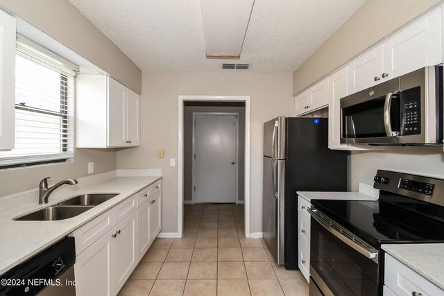 4385 QUEENSWAY Drive, Jacksonville, FL 32257