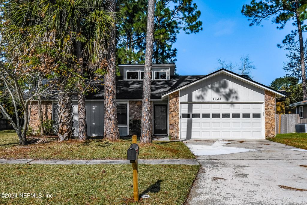 4385 QUEENSWAY Drive, Jacksonville, FL 32257