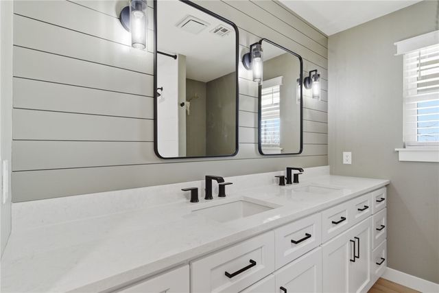 15319 E Hwy 264, Lowell, AR 72745