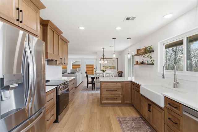 15319 E Hwy 264, Lowell, AR 72745