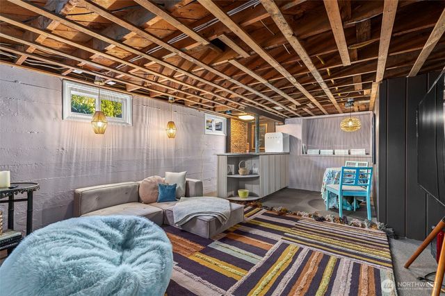 2718 E 11th Street, Bremerton, WA 98310