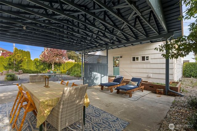 2718 E 11th Street, Bremerton, WA 98310