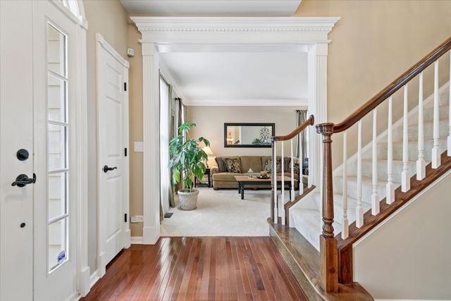 29 Glacier Circle, South Barrington, IL 60010