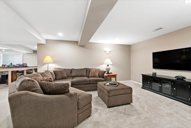 29 Glacier Circle, South Barrington, IL 60010
