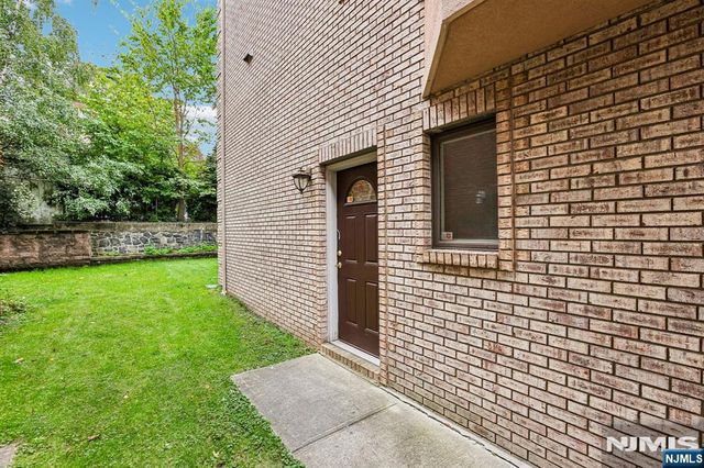 696 West End Avenue 2, Cliffside Park, NJ 07010