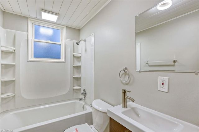 1223 Brookwood Drive, Winston-salem, NC 27106