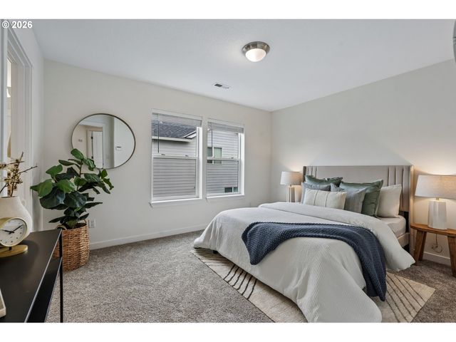 1020 Nw 1ST Ave, Canby, OR 97013