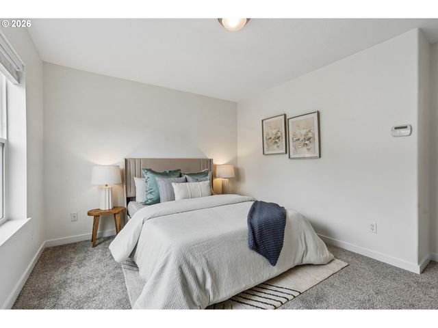 1020 Nw 1ST Ave, Canby, OR 97013