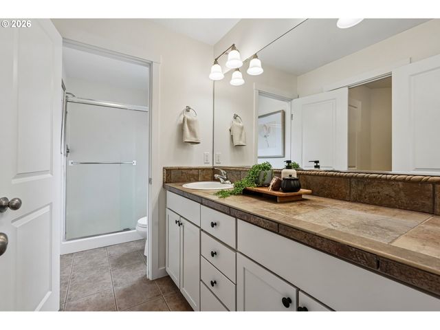 1020 Nw 1ST Ave, Canby, OR 97013