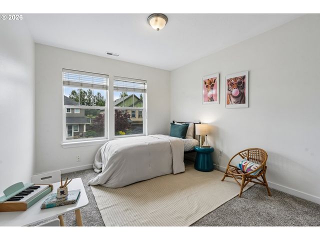 1020 Nw 1ST Ave, Canby, OR 97013