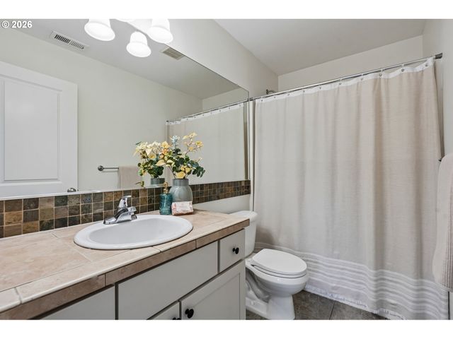 1020 Nw 1ST Ave, Canby, OR 97013