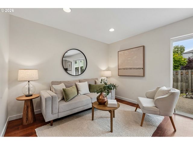 1020 Nw 1ST Ave, Canby, OR 97013