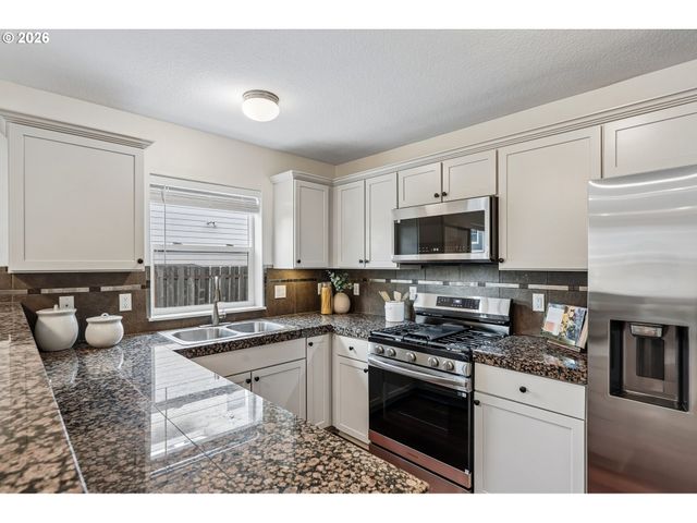 1020 Nw 1ST Ave, Canby, OR 97013