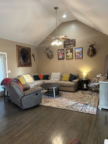 999 Sherrill Rd, Decherd, TN 37324