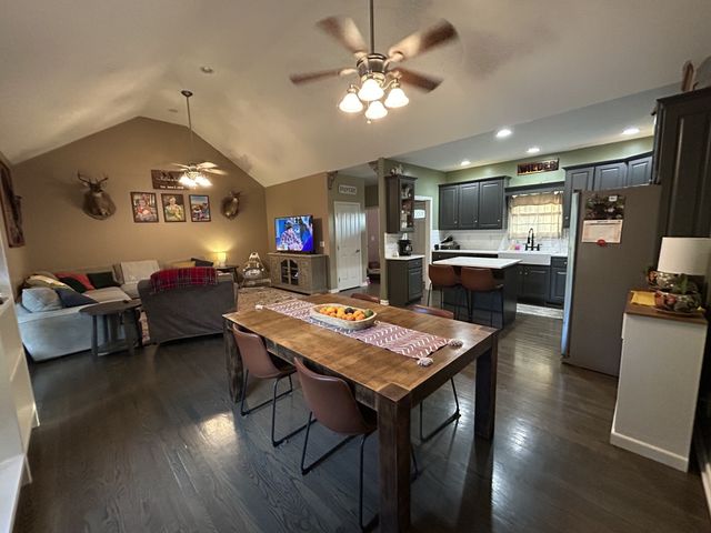 999 Sherrill Rd, Decherd, TN 37324