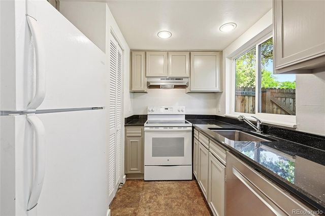 5975 S Willow Way, Englewood, CO 80111