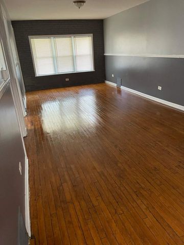 8112 S Escanaba Avenue, Chicago, IL 60617