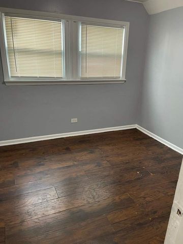 8112 S Escanaba Avenue, Chicago, IL 60617