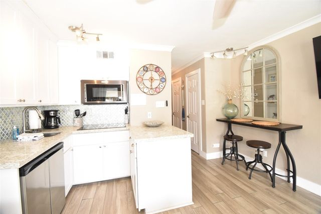 6102 Seawall Boulevard 114, Galveston, TX 77551