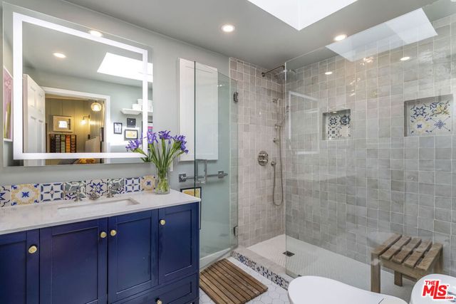 5232 Irvine Avenue, North Hollywood, CA 91601