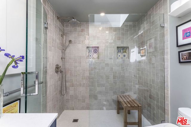 5232 Irvine Avenue, North Hollywood, CA 91601