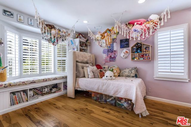 5232 Irvine Avenue, North Hollywood, CA 91601