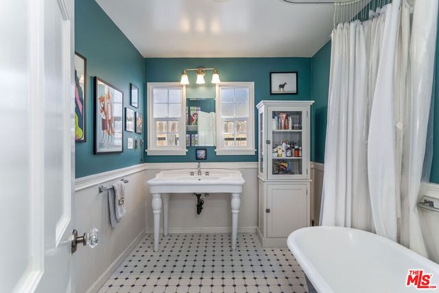 5232 Irvine Avenue, North Hollywood, CA 91601