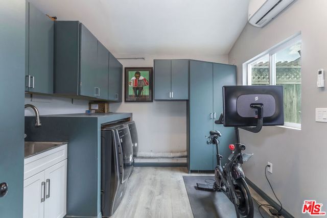 5232 Irvine Avenue, North Hollywood, CA 91601