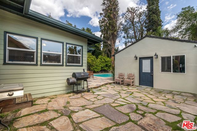 5232 Irvine Avenue, North Hollywood, CA 91601