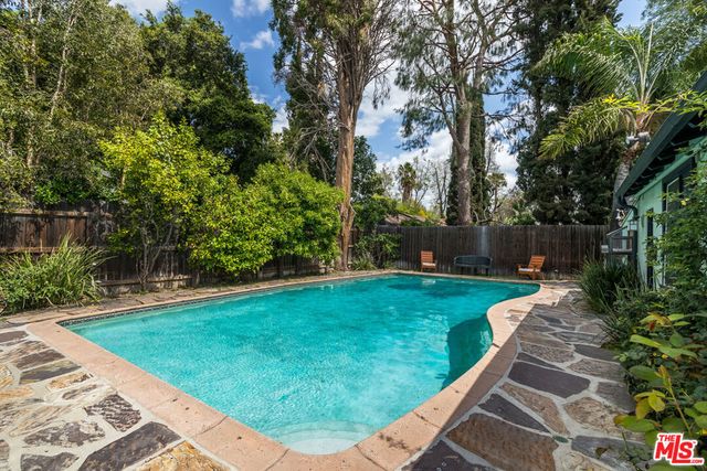 5232 Irvine Avenue, North Hollywood, CA 91601