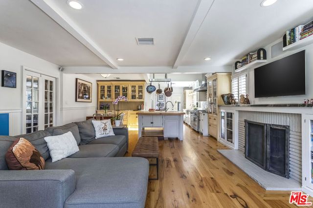 5232 Irvine Avenue, North Hollywood, CA 91601