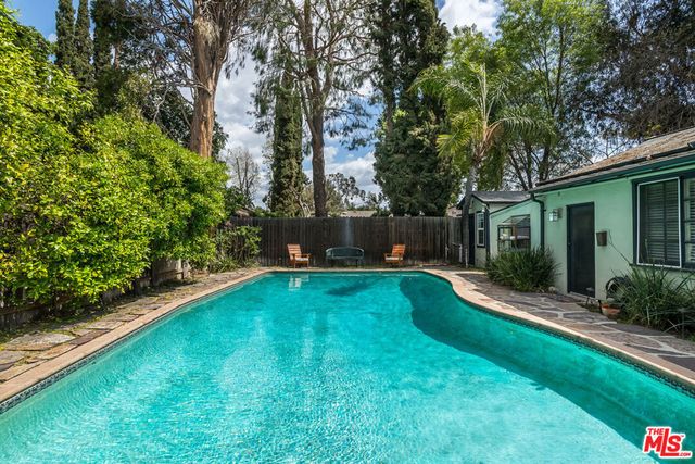 5232 Irvine Avenue, North Hollywood, CA 91601