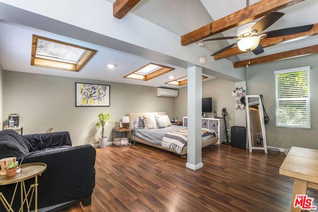 5232 Irvine Avenue, North Hollywood, CA 91601