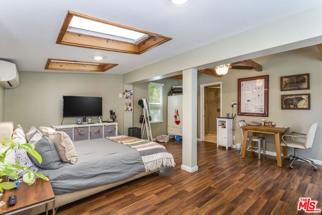 5232 Irvine Avenue, North Hollywood, CA 91601