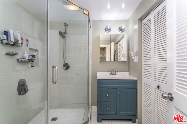 5232 Irvine Avenue, North Hollywood, CA 91601